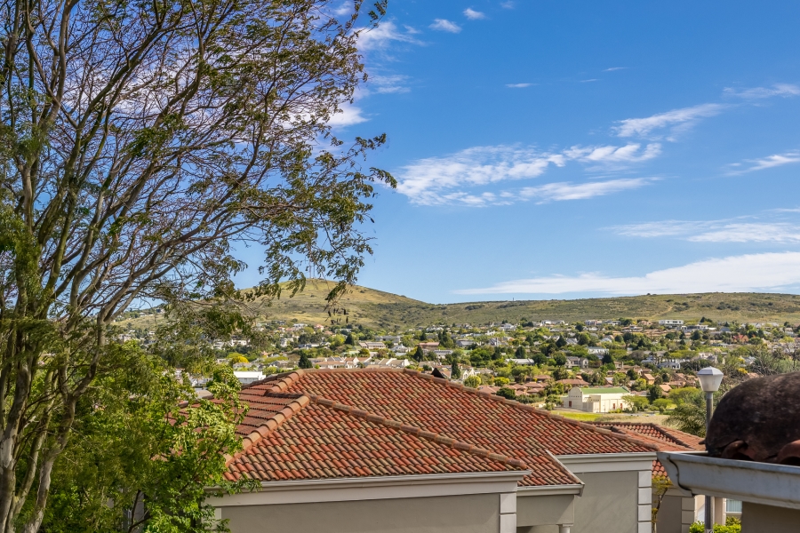 4 Bedroom Property for Sale in Van Riebeeckshof Western Cape